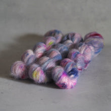 Load image into Gallery viewer, Dreamscape - Kitt - Suri Alpaca