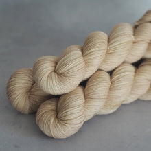 Load image into Gallery viewer, Crema - Barbarella - Sparkle Sock