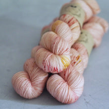 Load image into Gallery viewer, Vintage Bouquet - Bardot - Twist Sock