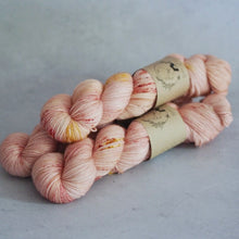 Load image into Gallery viewer, Vintage Bouquet - Bardot - Twist Sock
