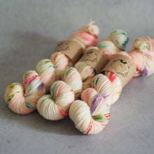 Load image into Gallery viewer, Betty Draper - Bardot - Twist Sock