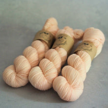 Load image into Gallery viewer, Tulle - Bardot - Twist Sock