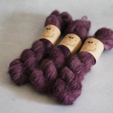 Load image into Gallery viewer, Nightshade - Kitt - Suri Alpaca