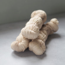 Load image into Gallery viewer, Crema - Dolly - Classic DK
