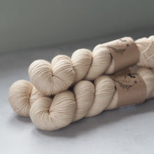 Load image into Gallery viewer, Crema - Audrey - Classic Sock