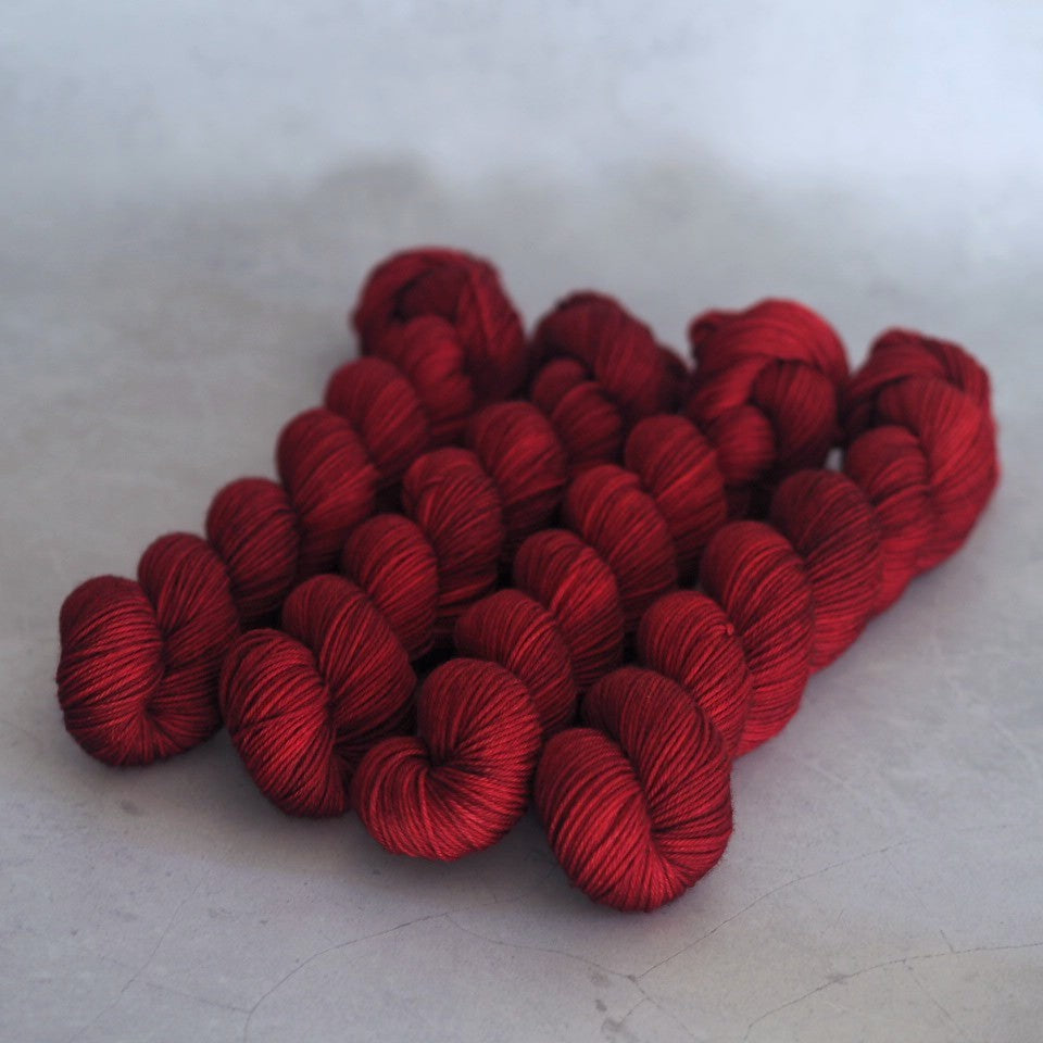 Raven Red - Dolly - Classic DK