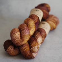 Load image into Gallery viewer, Damask - Audrey - Classic Sock
