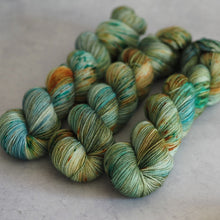 Load image into Gallery viewer, Dryad - Bardot - Twist Sock
