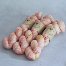 Load image into Gallery viewer, Vintage Bouquet - Bardot - Twist Sock

