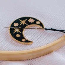 Load image into Gallery viewer, Moon Needle Minder
