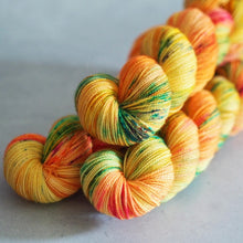 Load image into Gallery viewer, Sol Invictus - Bardot - Twist Sock
