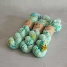 Load image into Gallery viewer, Celebrate - Bardot - Twist Sock
