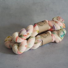 Load image into Gallery viewer, Betty Draper - Bardot - Twist Sock
