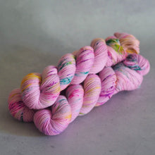 Load image into Gallery viewer, Ceres - Bardot - Twist Sock
