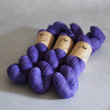 Load image into Gallery viewer, Dark Magic - Bardot - Twist Sock
