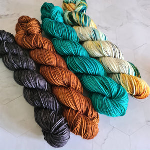 Soldotna Crop Yarn Kit - Dolly Classic DK