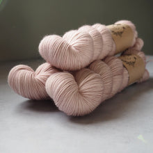 Load image into Gallery viewer, Nacre - Audrey - Classic Sock
