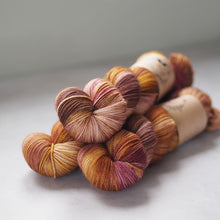 Load image into Gallery viewer, Damask - Bardot Twist Sock
